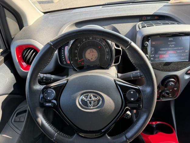 TOYOTA Aygo 1.0 VVT-i x-play  