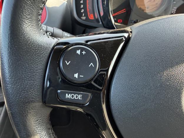 TOYOTA Aygo 1.0 VVT-i x-play  