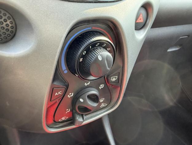 TOYOTA Aygo 1.0 VVT-i x-play  