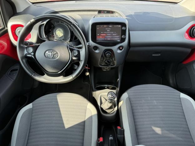 TOYOTA Aygo 1.0 VVT-i x-play  