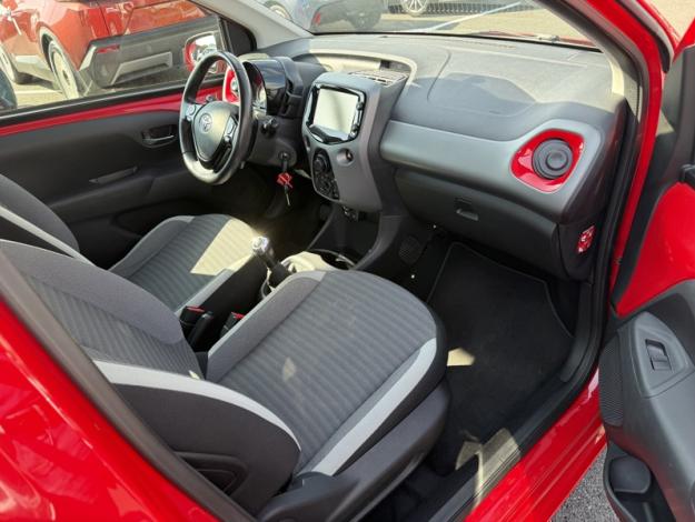 TOYOTA Aygo 1.0 VVT-i x-play  