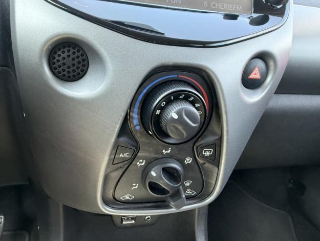 TOYOTA Aygo 1.0 VVT-i x-play  