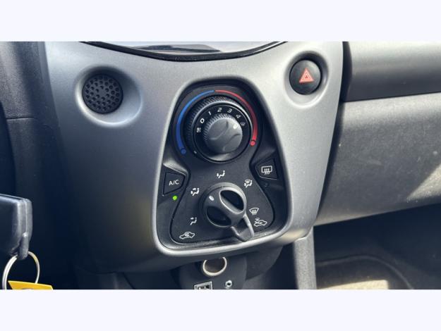 TOYOTA Aygo 1.0 72 ch  x-play x-app  1.0 72 ch 