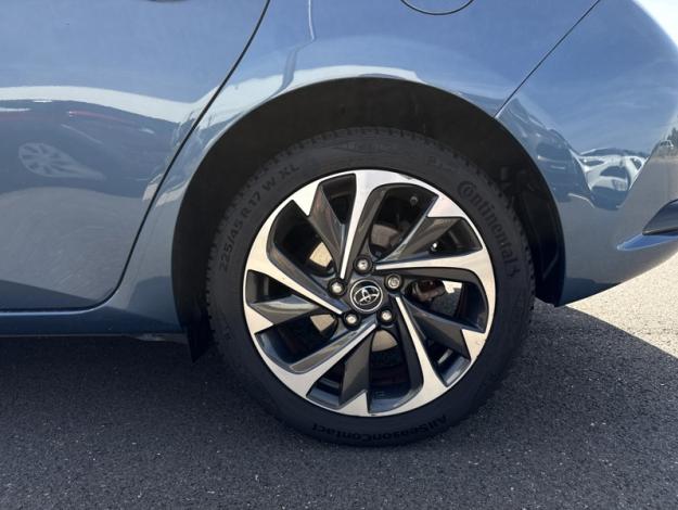 TOYOTA Auris 1.8 HYBRID 136 CVT DESIGN  