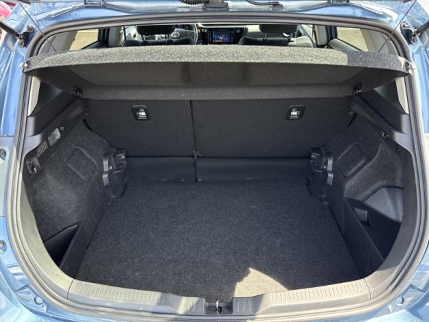 TOYOTA Auris 1.8 HYBRID 136 CVT DESIGN  