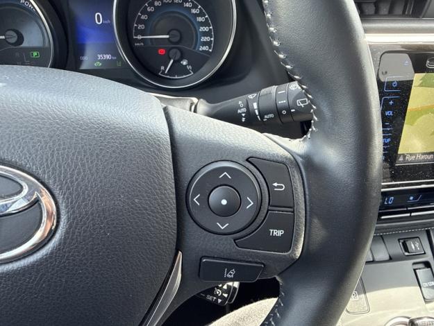 TOYOTA Auris 1.8 HYBRID 136 CVT DESIGN  