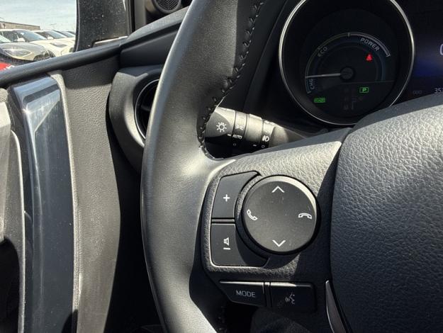 TOYOTA Auris 1.8 HYBRID 136 CVT DESIGN  