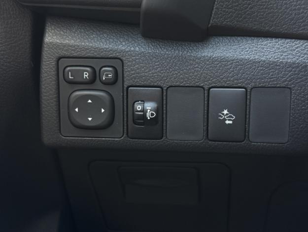 TOYOTA Auris 1.8 HYBRID 136 CVT DESIGN  