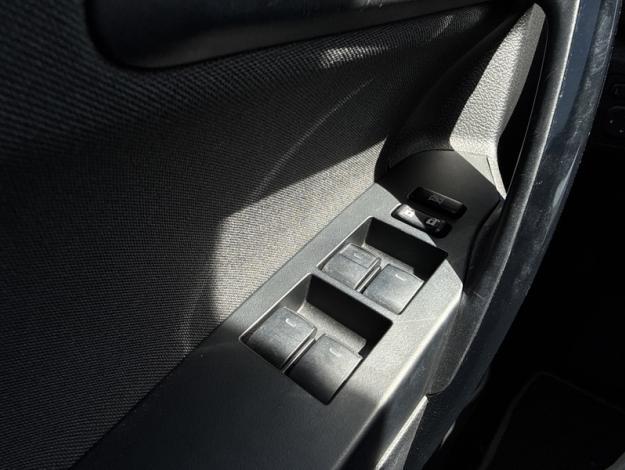 TOYOTA Auris 1.8 HYBRID 136 CVT DESIGN  
