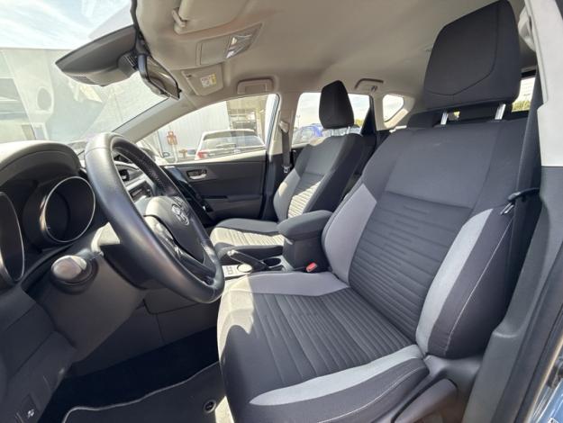 TOYOTA Auris 1.8 HYBRID 136 CVT DESIGN  