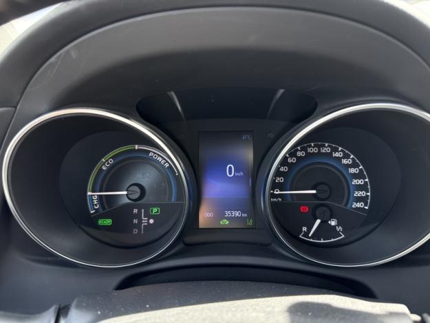 TOYOTA Auris 1.8 HYBRID 136 CVT DESIGN  