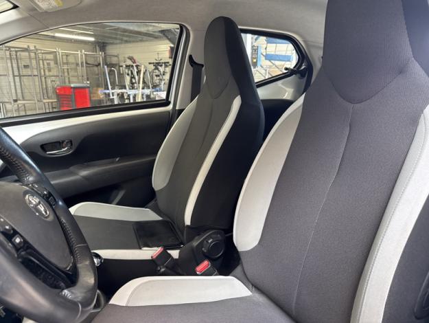 TOYOTA Aygo 1.0 VVT-i x-play  