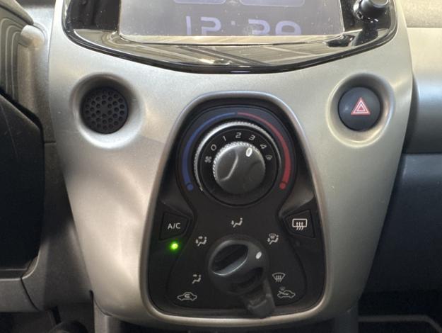 TOYOTA Aygo 1.0 VVT-i x-play  