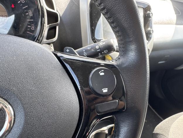TOYOTA Aygo 1.0 VVT-i x-play  