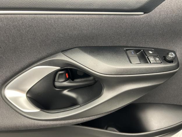 TOYOTA Yaris 116h Dynamic Business   
