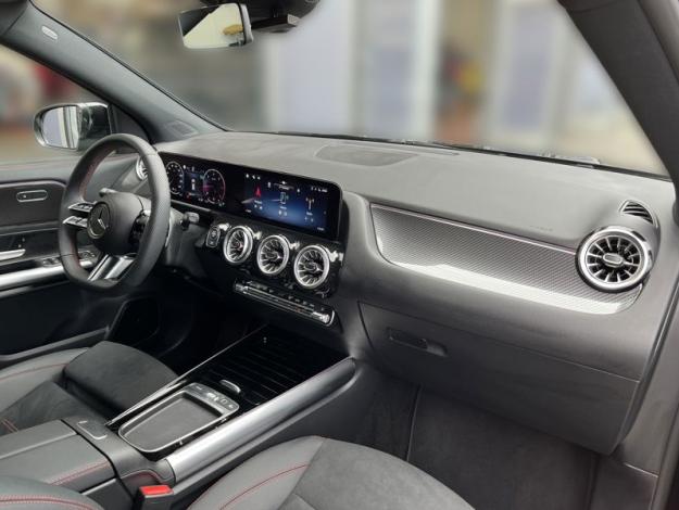 MERCEDES-BENZ GLA 200 d AMG Night (15/21)