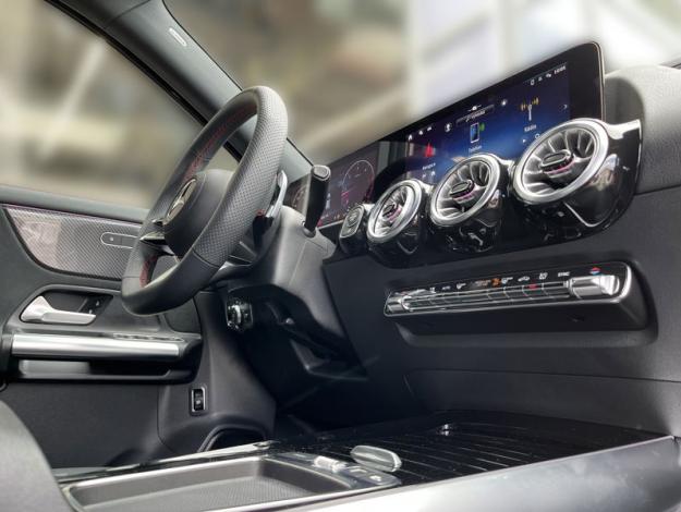 MERCEDES-BENZ GLA 200 d AMG Night (17/21)