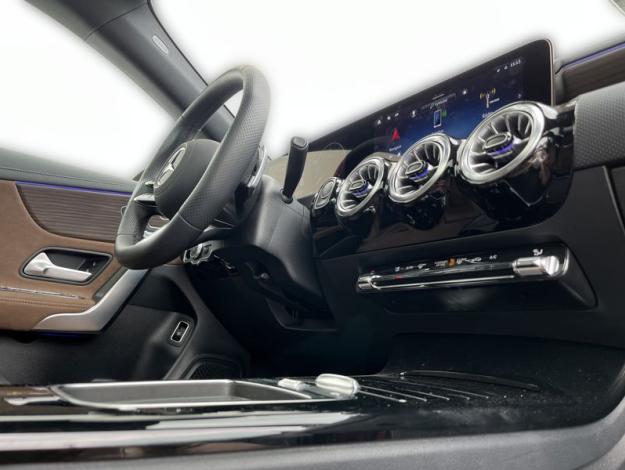 MERCEDES-BENZ CLA-Třída CLA 200 d Shooting Brake AMG Night (17/21)