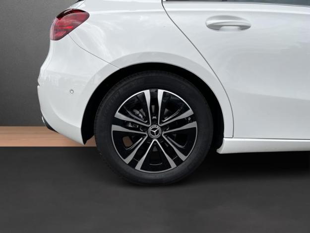 MERCEDES-BENZ A-Třída A 180 Progressive Edition (9/20)