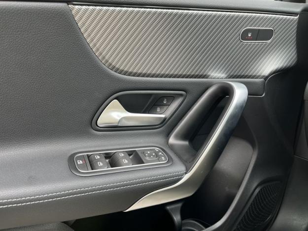 MERCEDES-BENZ A-Třída A 180 Progressive Edition (13/20)