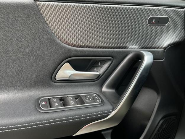 MERCEDES-BENZ A-Třída A 180 Progressive Edition (13/20)