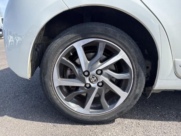 TOYOTA Yaris 100h Chic  