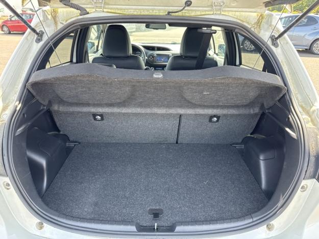 TOYOTA Yaris 100h Chic  