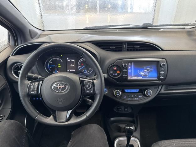 TOYOTA Yaris 100h Chic  