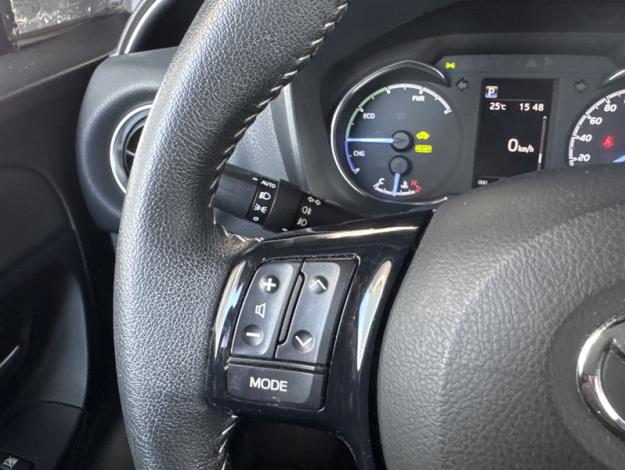 TOYOTA Yaris 100h Chic  