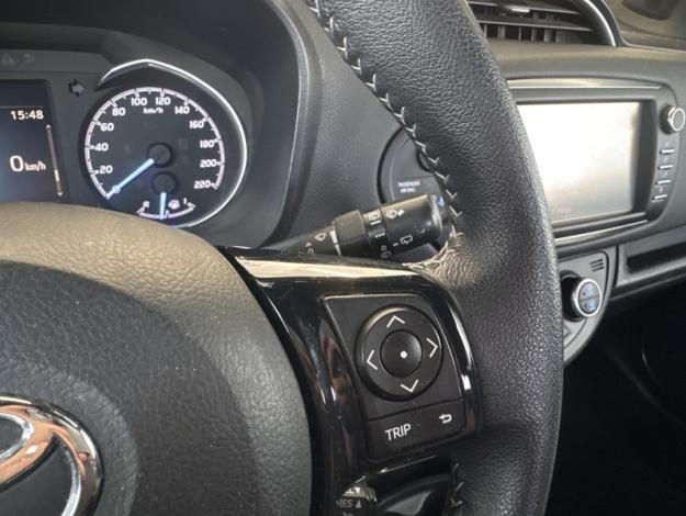 TOYOTA Yaris 100h Chic  