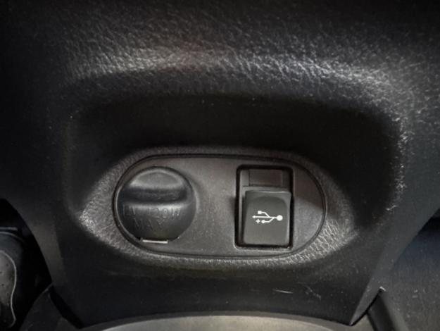TOYOTA Yaris 100h Chic  