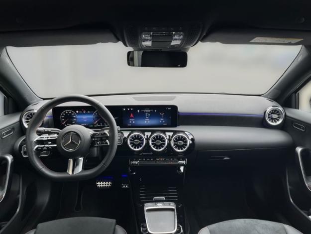 MERCEDES-BENZ A-Třída A 200 d AMG Night (14/21)