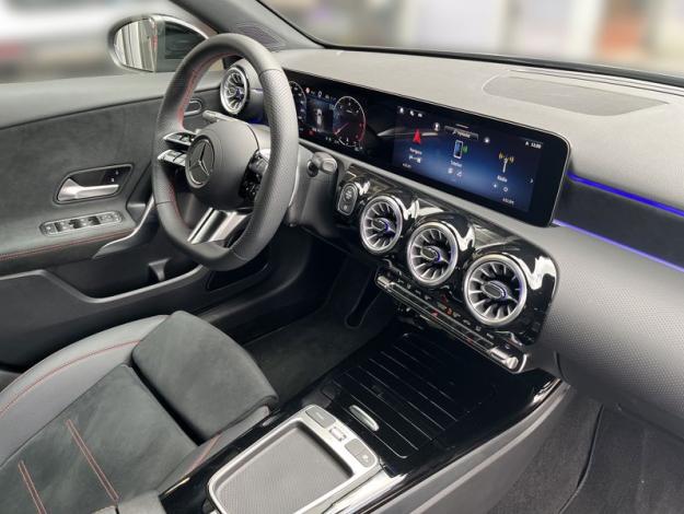 MERCEDES-BENZ A-Třída A 200 d AMG Night (19/21)