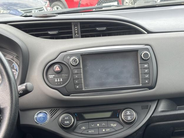 TOYOTA Yaris 1.5 100 h France  