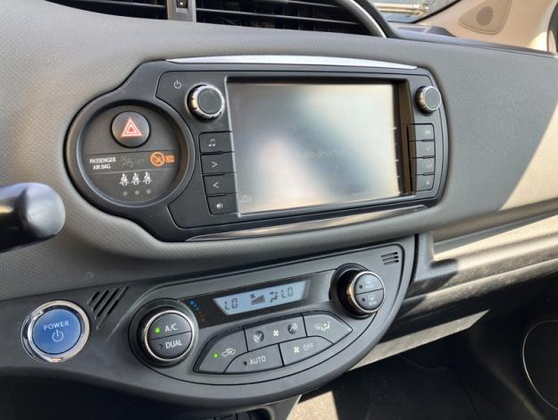 TOYOTA Yaris Dynamic Business   1.5 100 ch 
