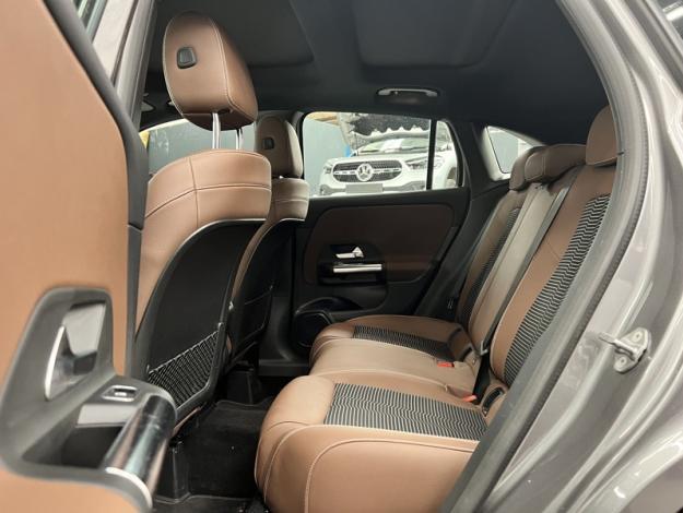 MERCEDES-BENZ GLA 250 e Luxury Line Toit Pano  