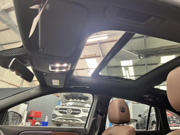 MERCEDES-BENZ GLA 250 e Luxury Line Toit Pano  