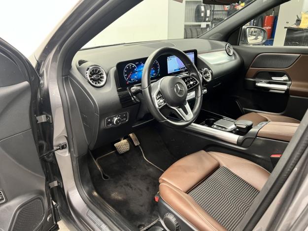MERCEDES-BENZ GLA 250 e Luxury Line Toit Pano  