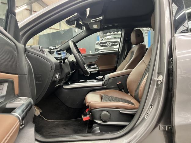 MERCEDES-BENZ GLA 250 e Luxury Line Toit Pano  