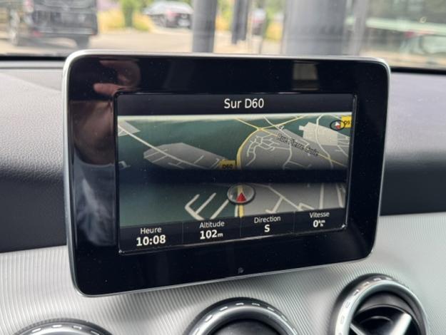 MERCEDES-BENZ GLA 200 Sensation  