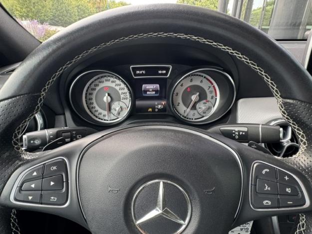 MERCEDES-BENZ GLA 200 Sensation  