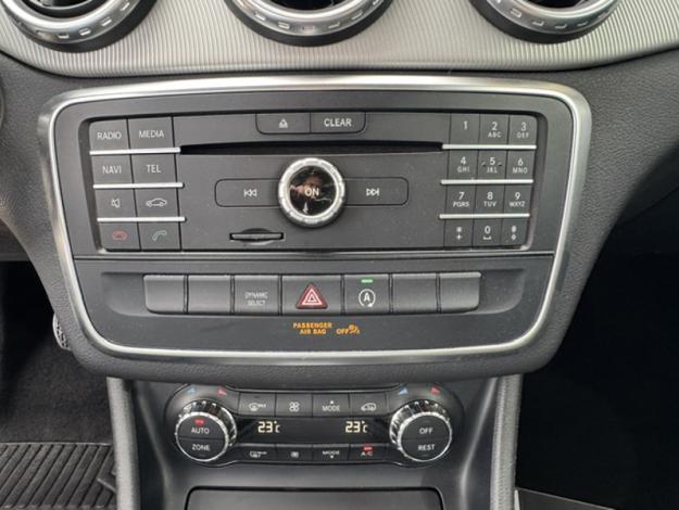 MERCEDES-BENZ GLA 200 Sensation  