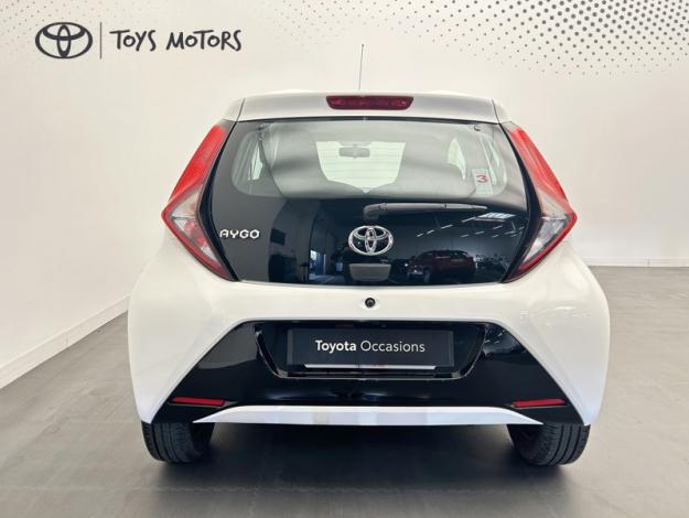 TOYOTA Aygo 1.0 VVT-i x-play  