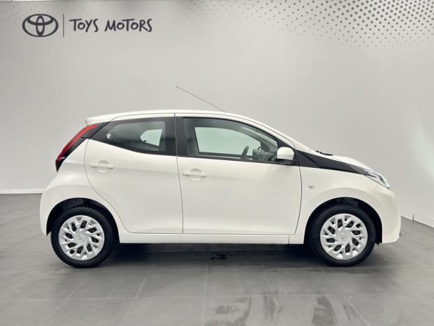 TOYOTA Aygo 1.0 VVT-i x-play  