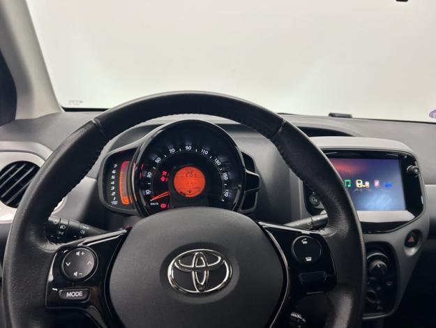 TOYOTA Aygo 1.0 VVT-i x-play  