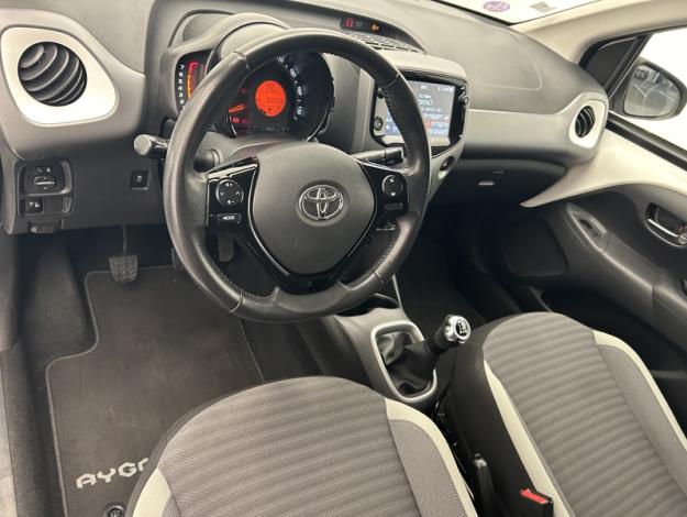 TOYOTA Aygo 1.0 VVT-i x-play  