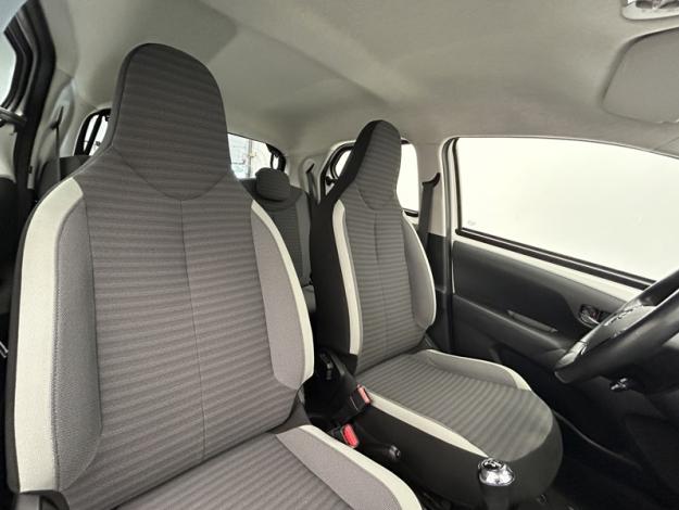 TOYOTA Aygo 1.0 VVT-i x-play  