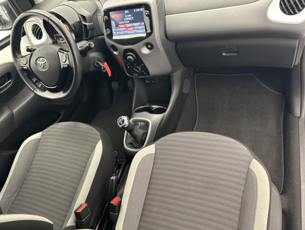 TOYOTA Aygo 1.0 VVT-i x-play  