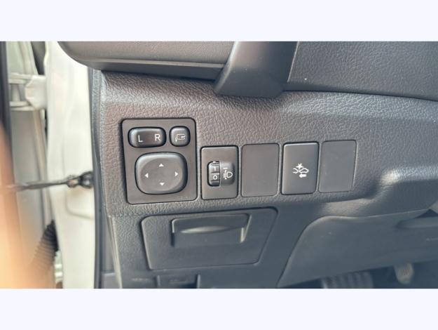 TOYOTA Auris 136h Design  