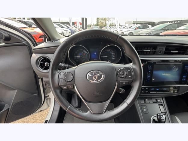 TOYOTA Auris 136h Design  